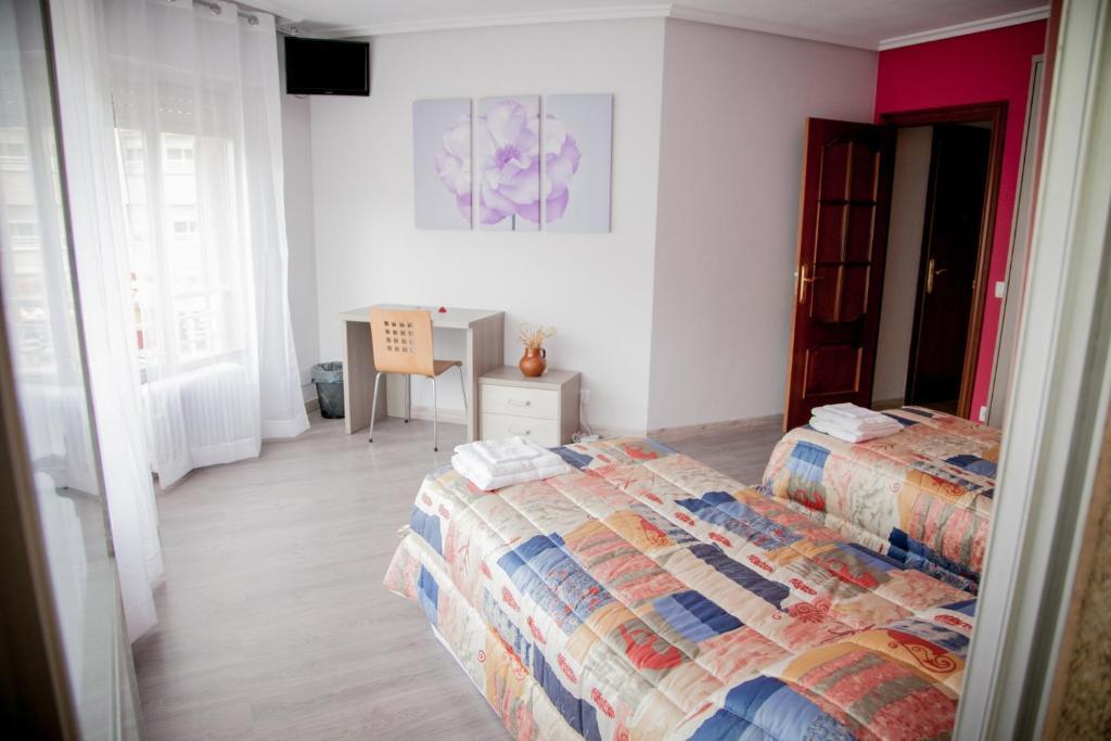 Pension Parque Del Ebro (Adults Only) Logrono Bilik gambar